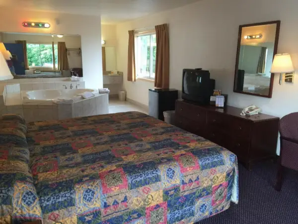 Belmont Inn and Suites 5