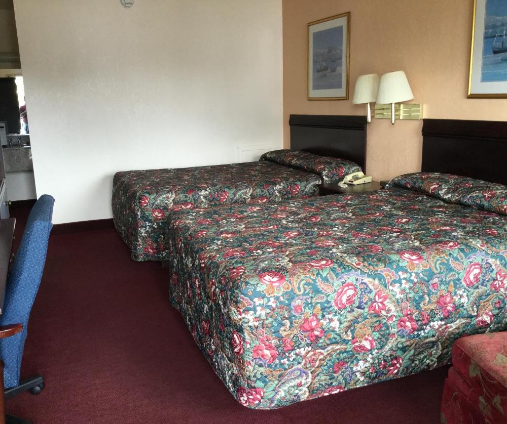 Double Room - Smoking at Belmont Inn and Suites, photo 2